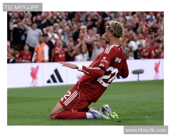 世界上最矮小的足球明星是谁他的精彩瞬间图片分享